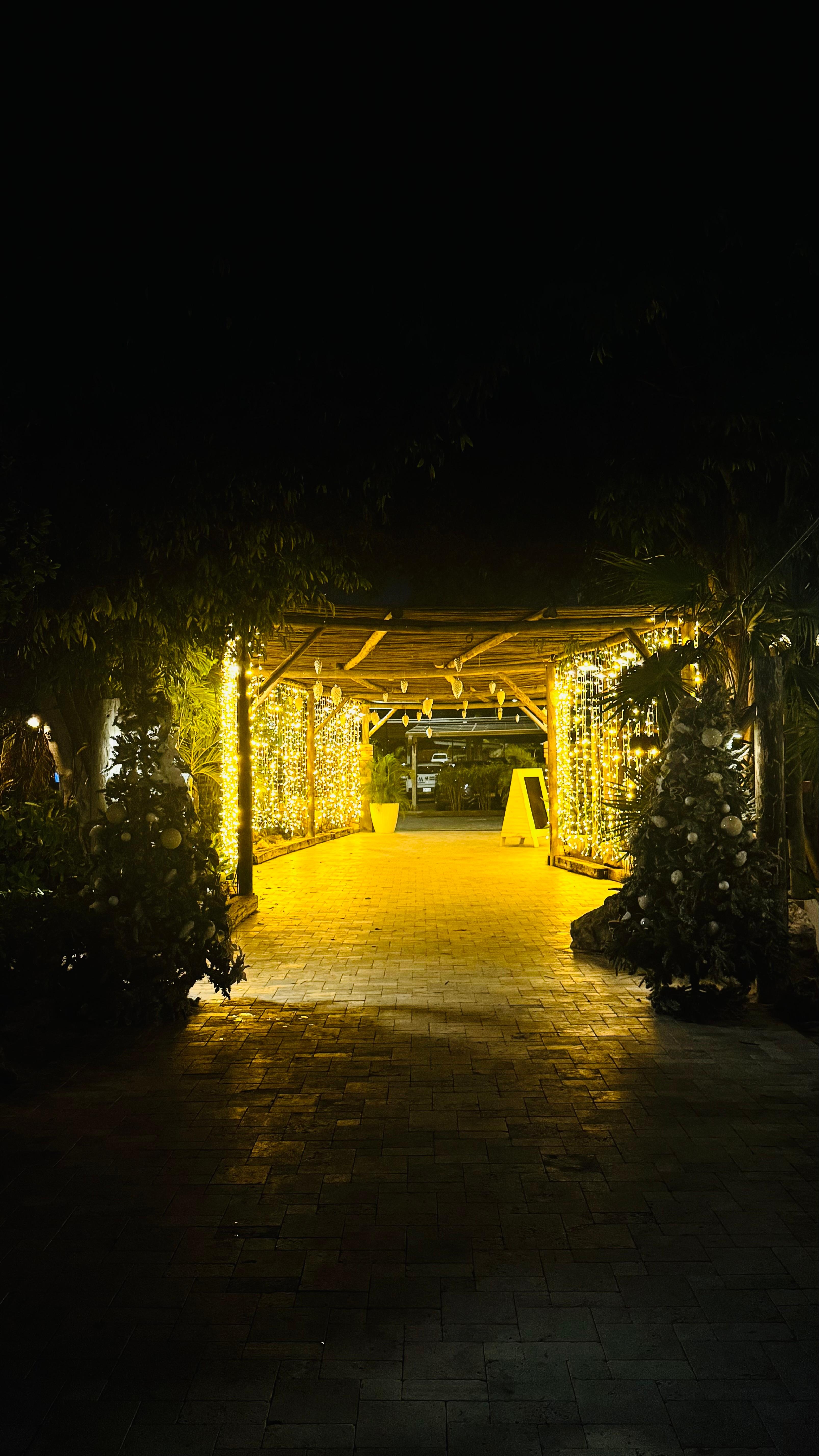 Por do sol na praia localizada em frente ao hotel.