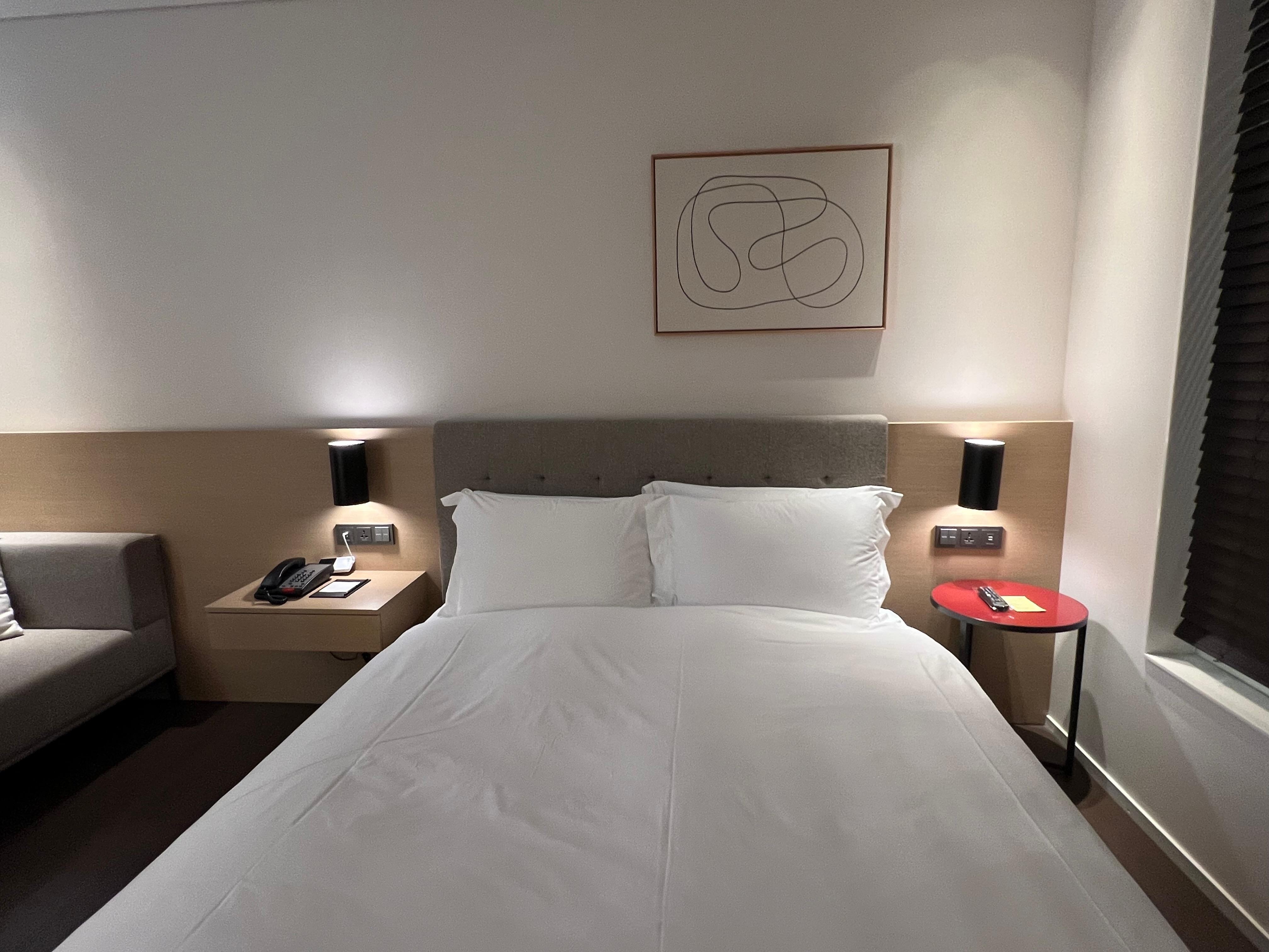 침대가 하얗고 깔끔했어요.