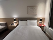 침대가 하얗고 깔끔했어요.