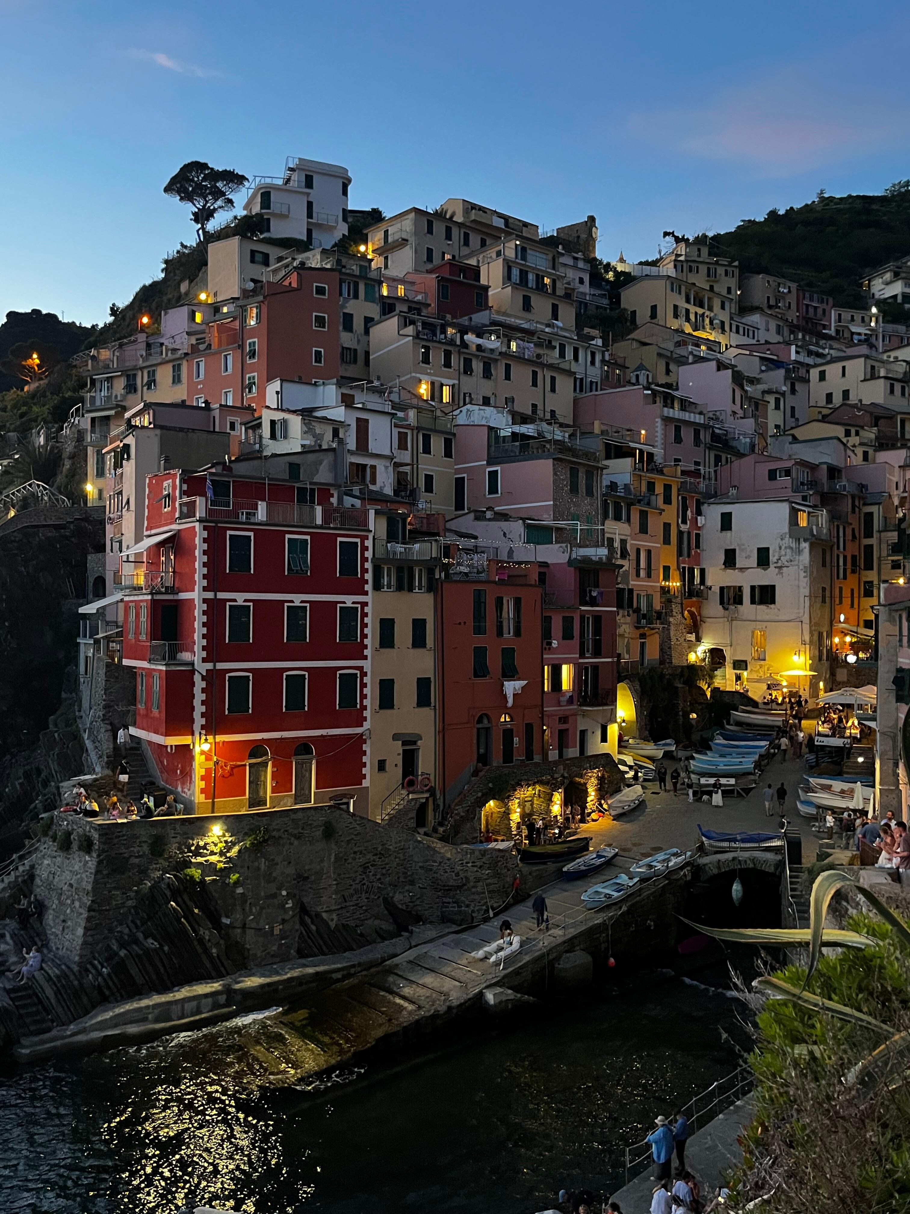 Riomaggiore à la tombée de la nuit 