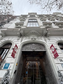 A very beautiful hotel super well located in front of El Retiro. Could use a little bit of TLC.