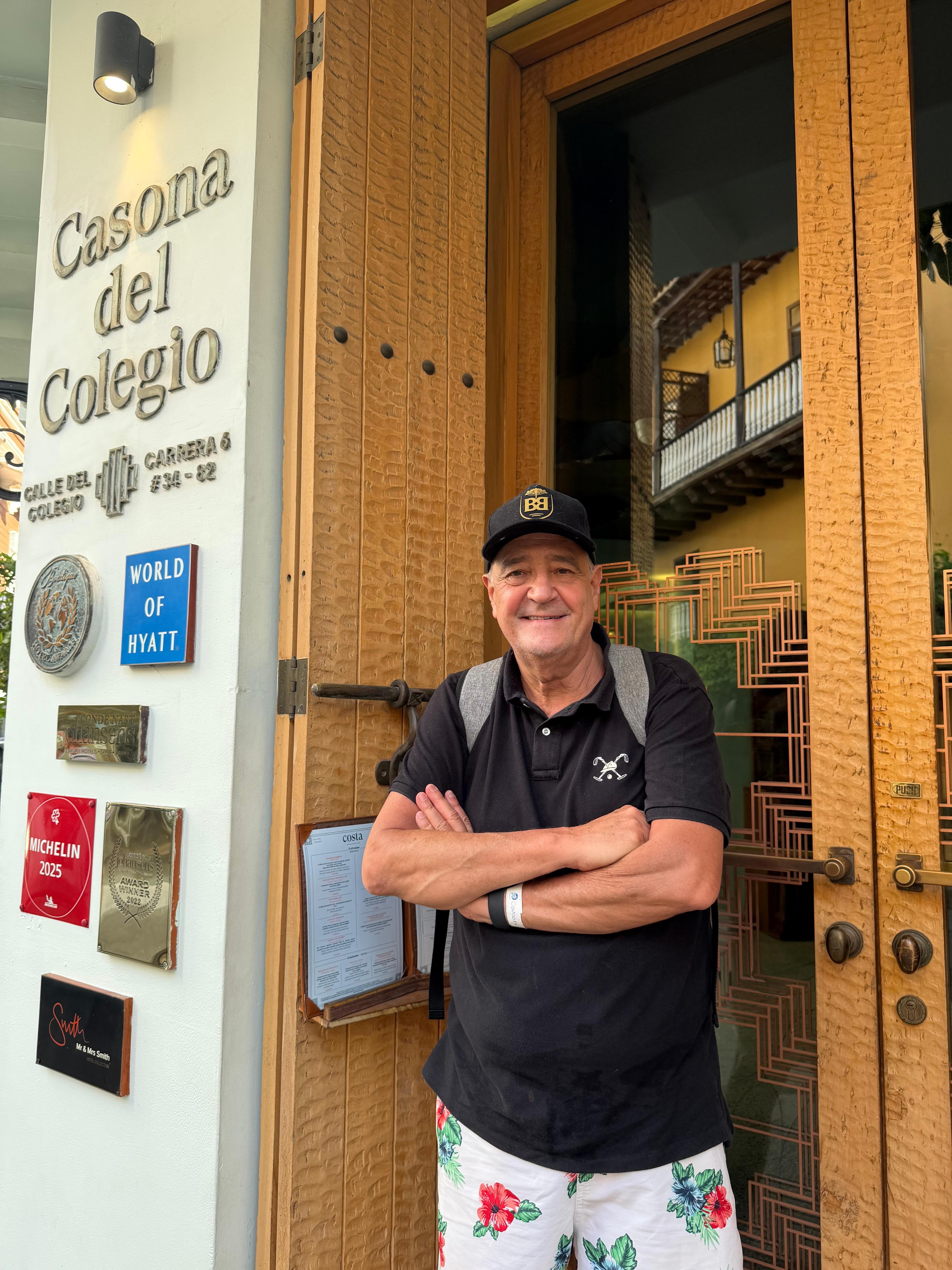 Entrada com as indicações das estrelas do hotel