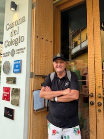 Entrada com as indicações das estrelas do hotel