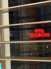 Short walk to the Uellowstone Hotel Restaurant.