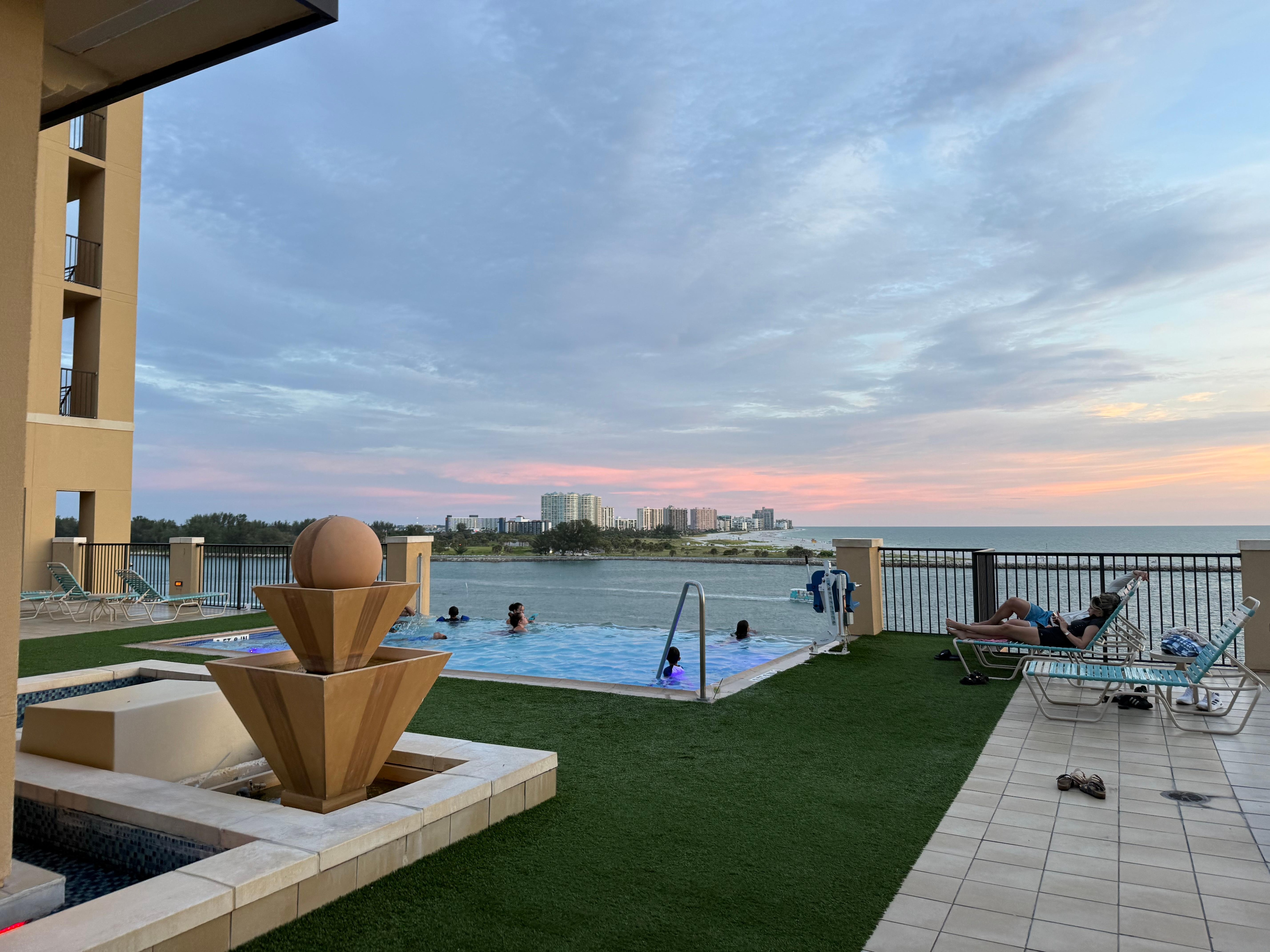 Infinity pool