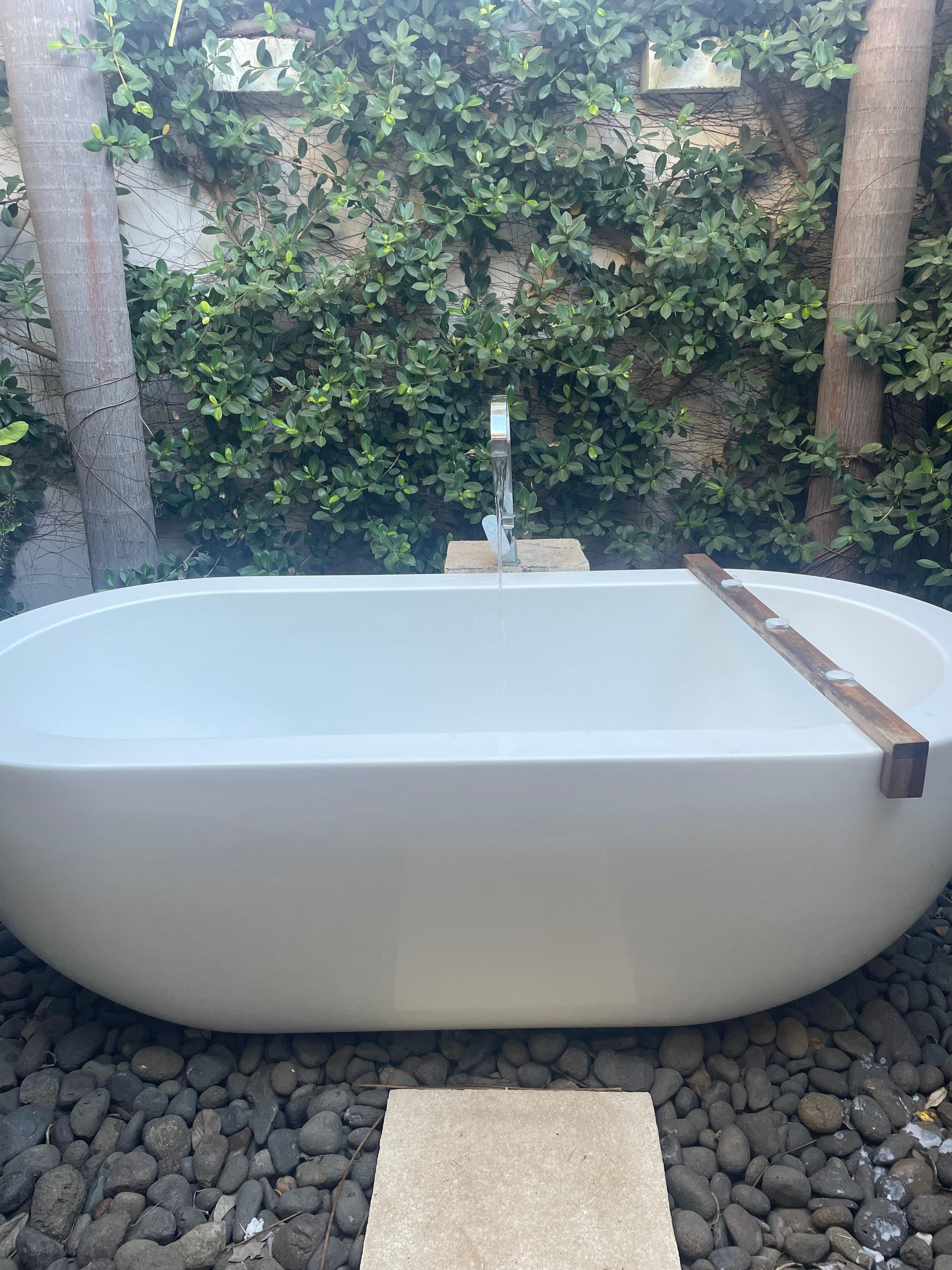 Bathtub 