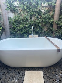 Bathtub