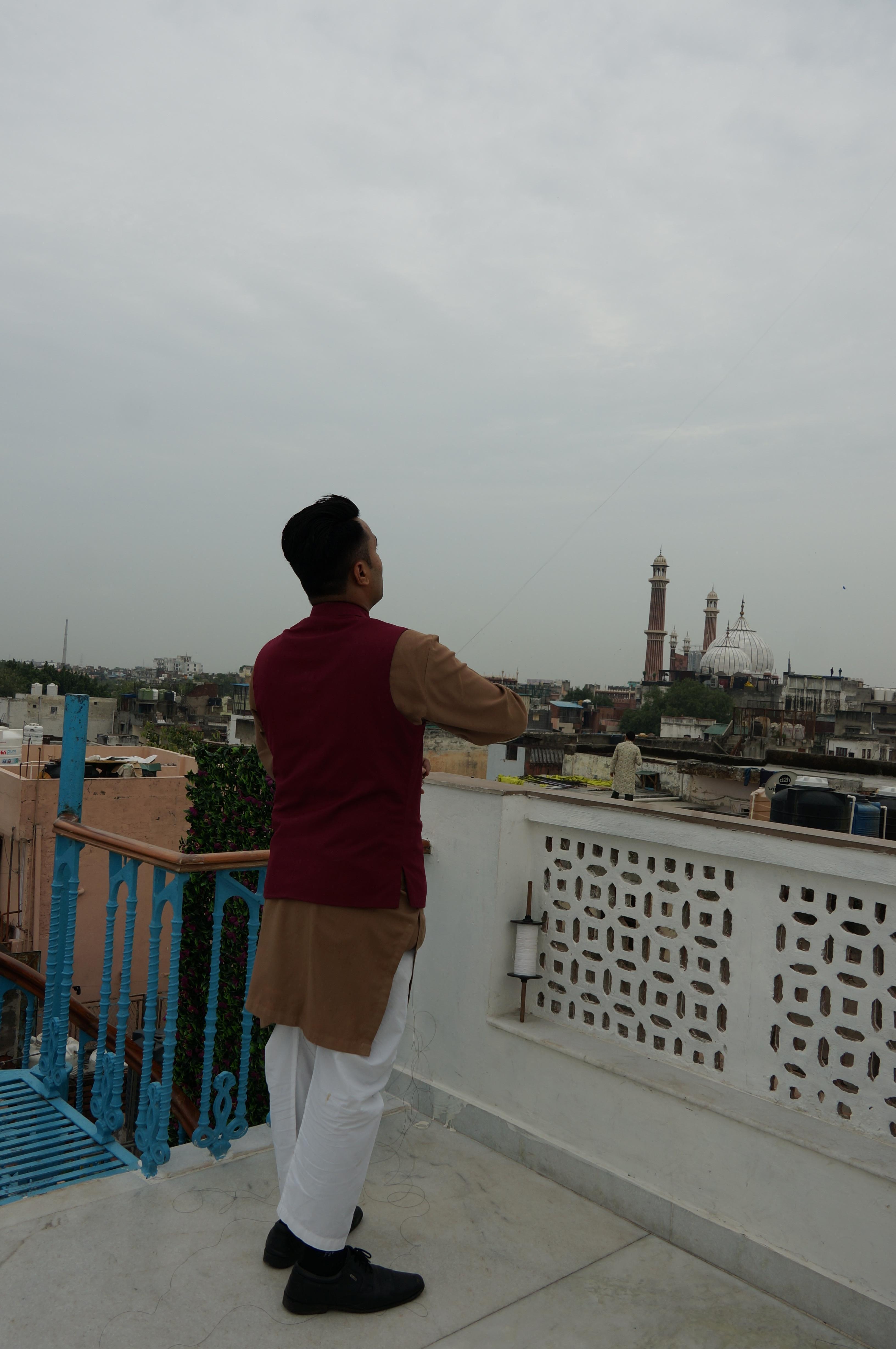 kite lesson on the roof
