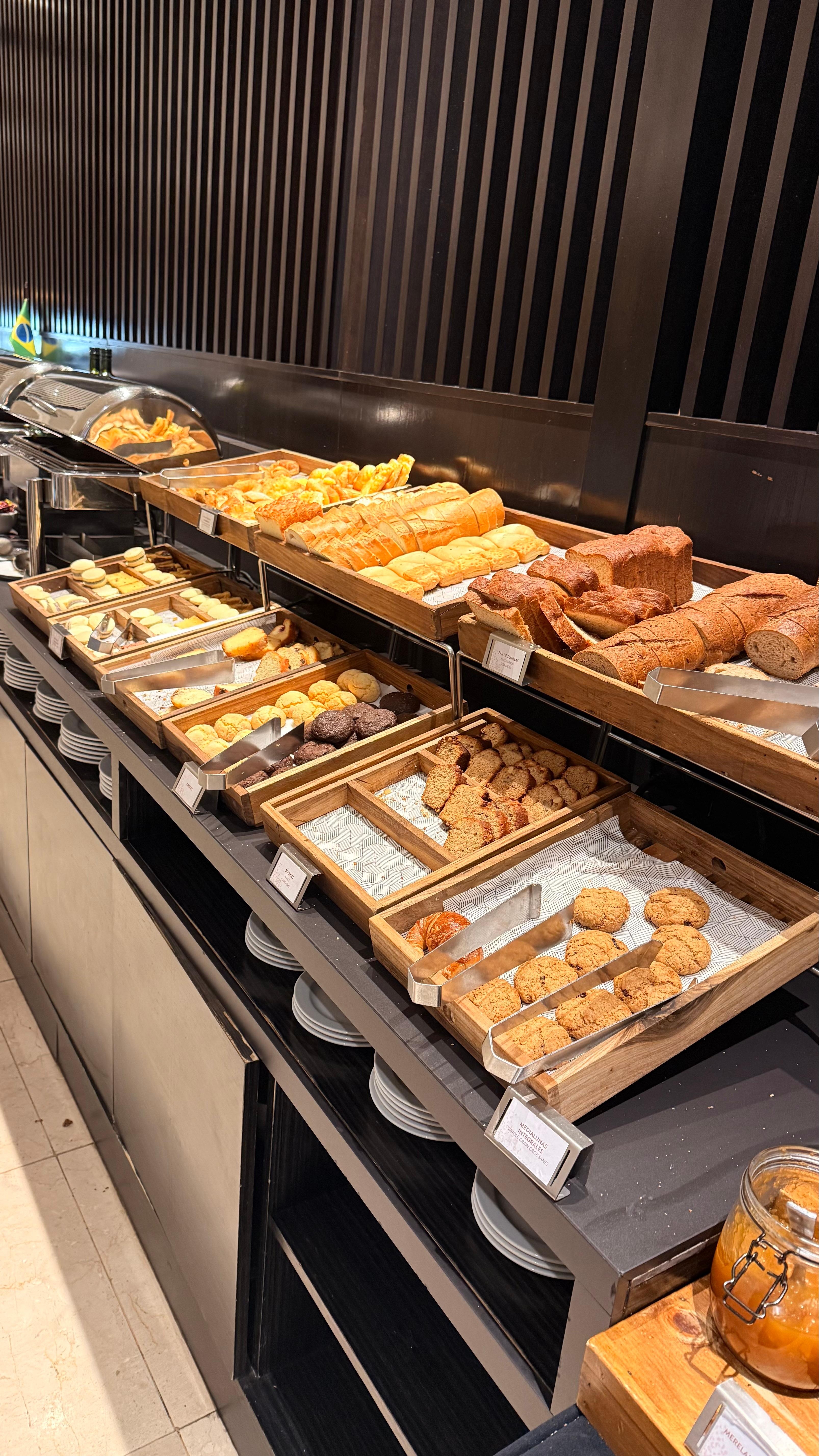 Café da manhã com muita variedade