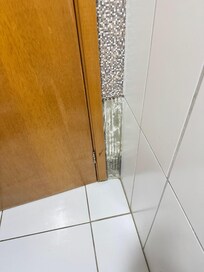 Pedaço da revestimento faltando