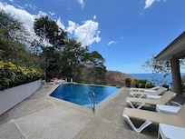 Upper infinity edged pool