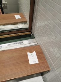Tablette non fixé et risque de perdre un objet dans le doublage.