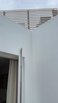 Die Lüftungsanlage    über Zimmer 1308 kann man nicht überhören