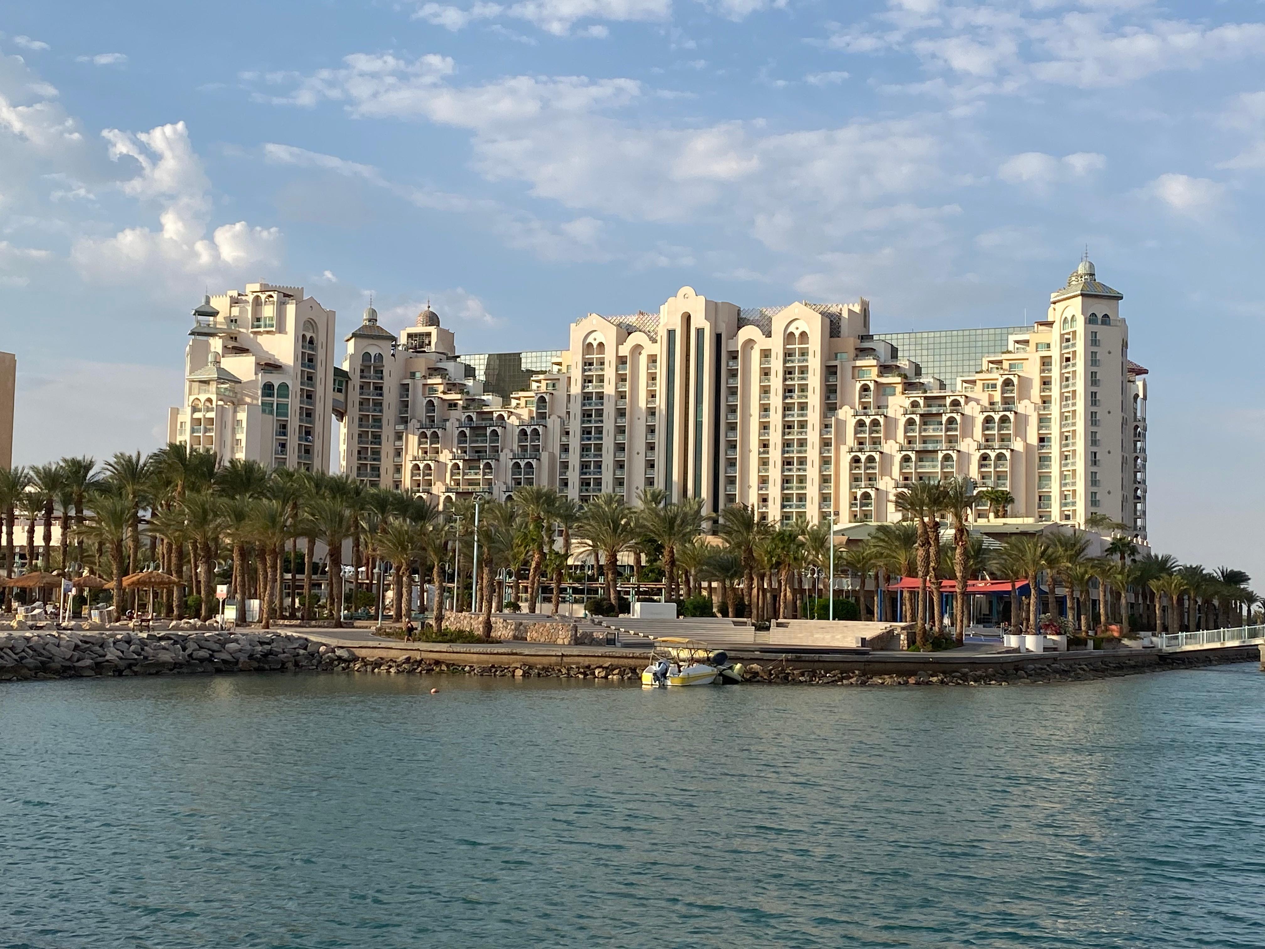 General view from the beach 