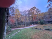 Parking location. Easy walk into cabin.