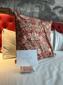 Welcome note and treat