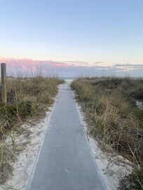 Walkway to beach. Less than 2 min walk if that.