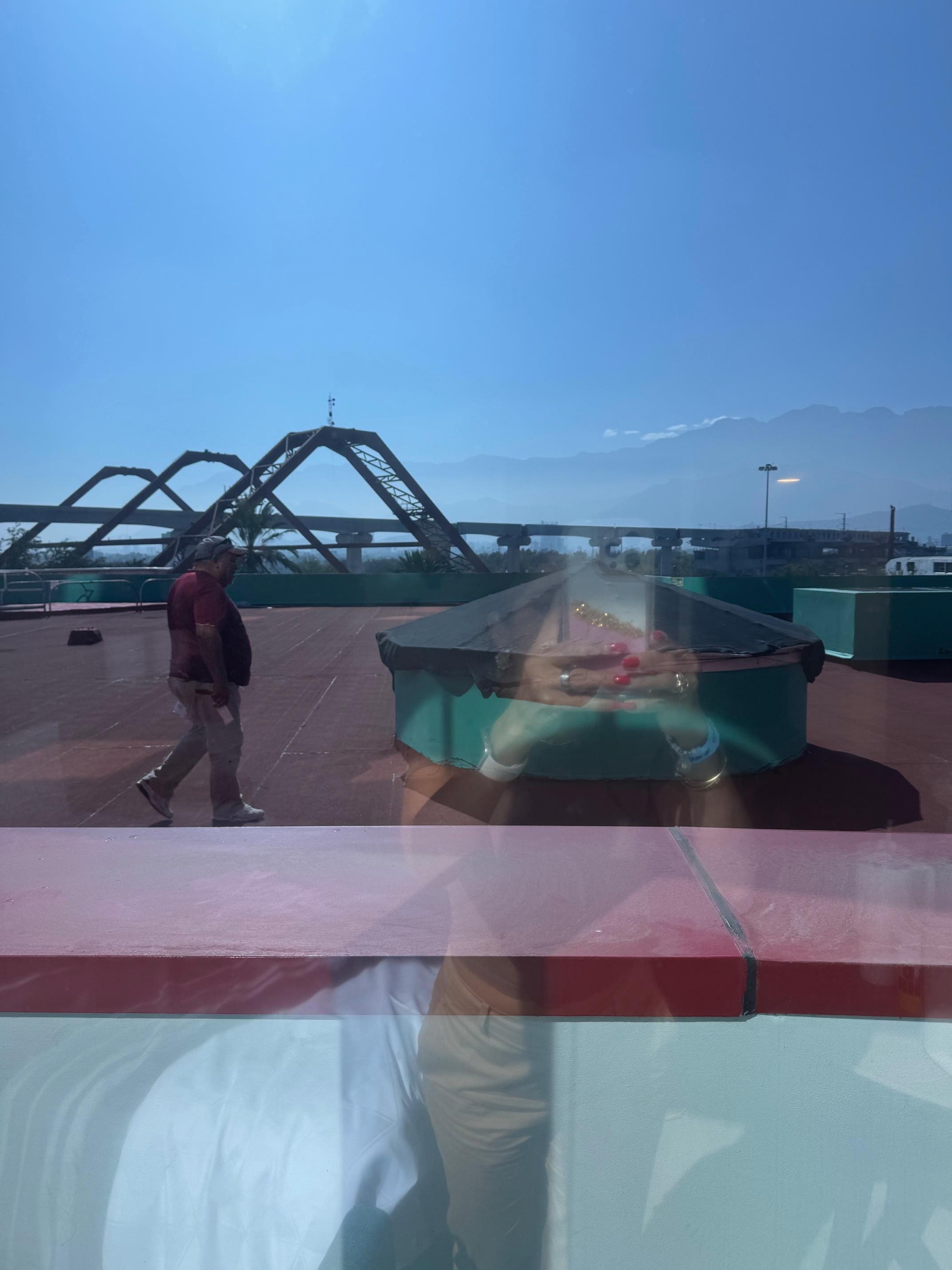 LA DISQUE HABITACION CON "BALCON"  QUE HORROR Y COMO LLEGAMOS DE NOCHE  NO VEIAMOS PARA AFUERA HASTA EN LA MAÑANA QUE AMANECIO