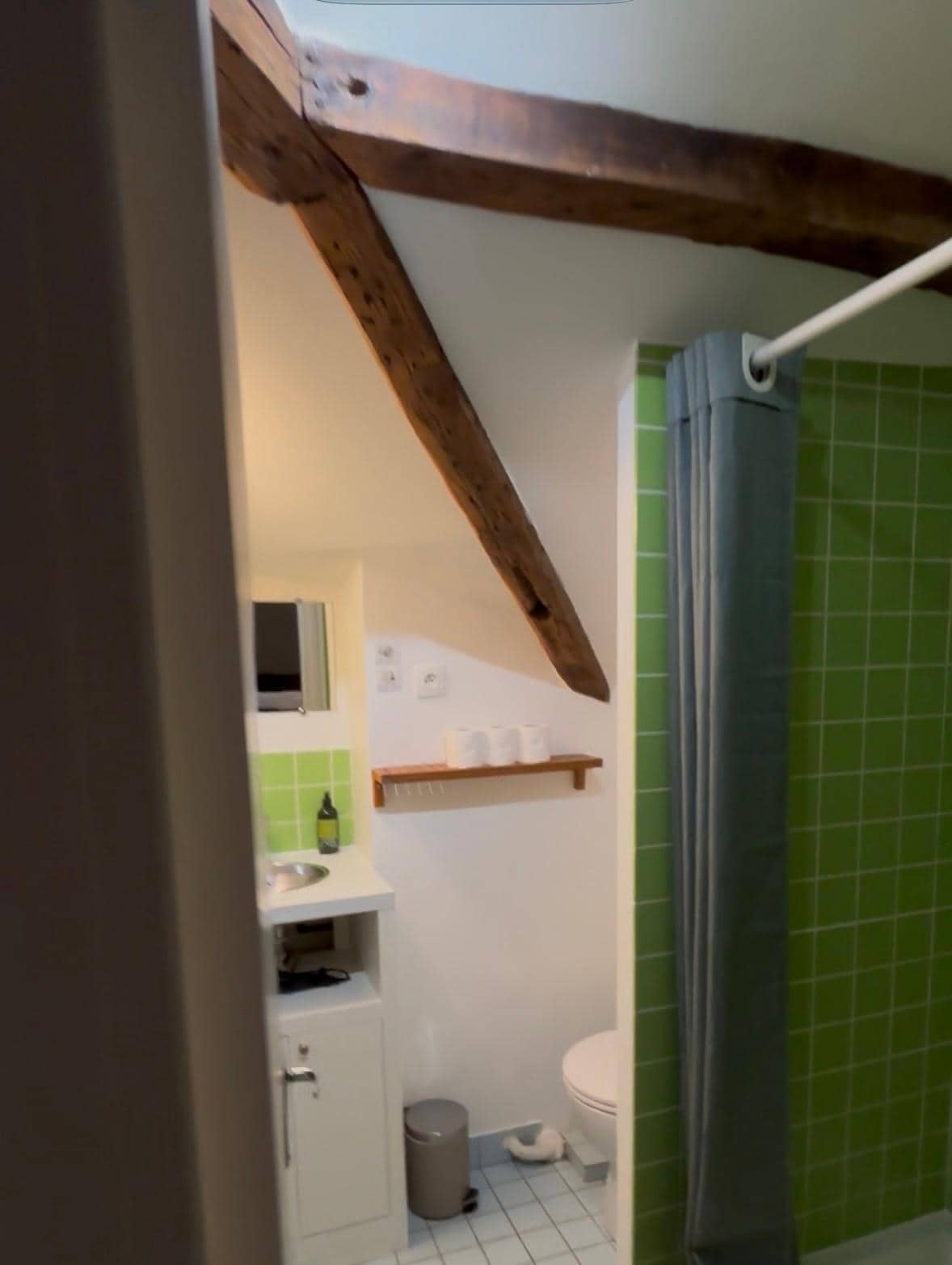 トイレ、シャワー