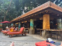 Bar & Restaurant Sam’s.