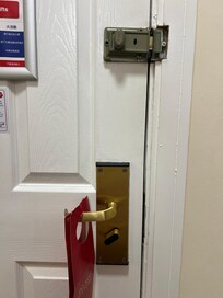 No way to lock the door from the inside!