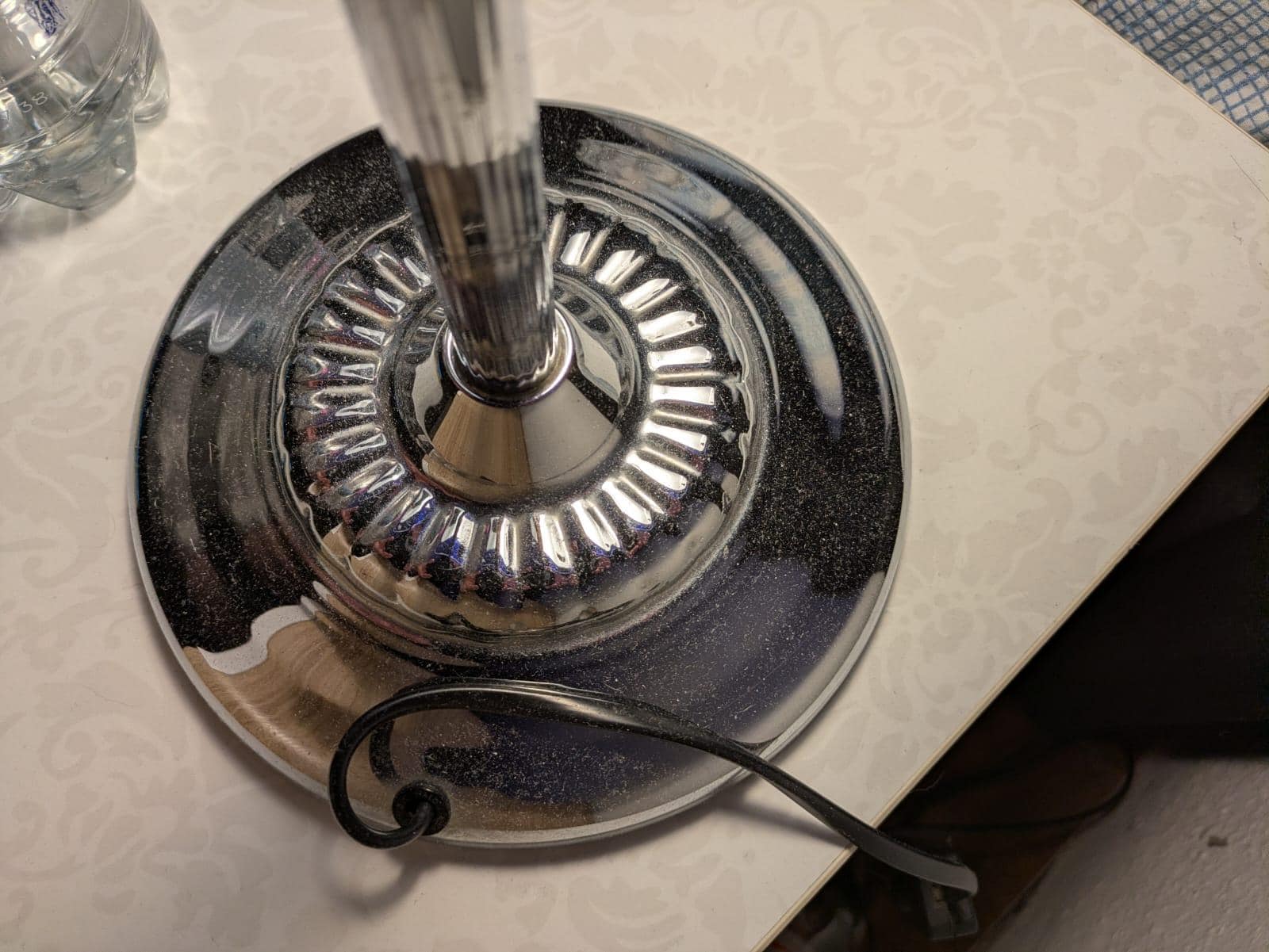 Staub auf dem Nachttisch 