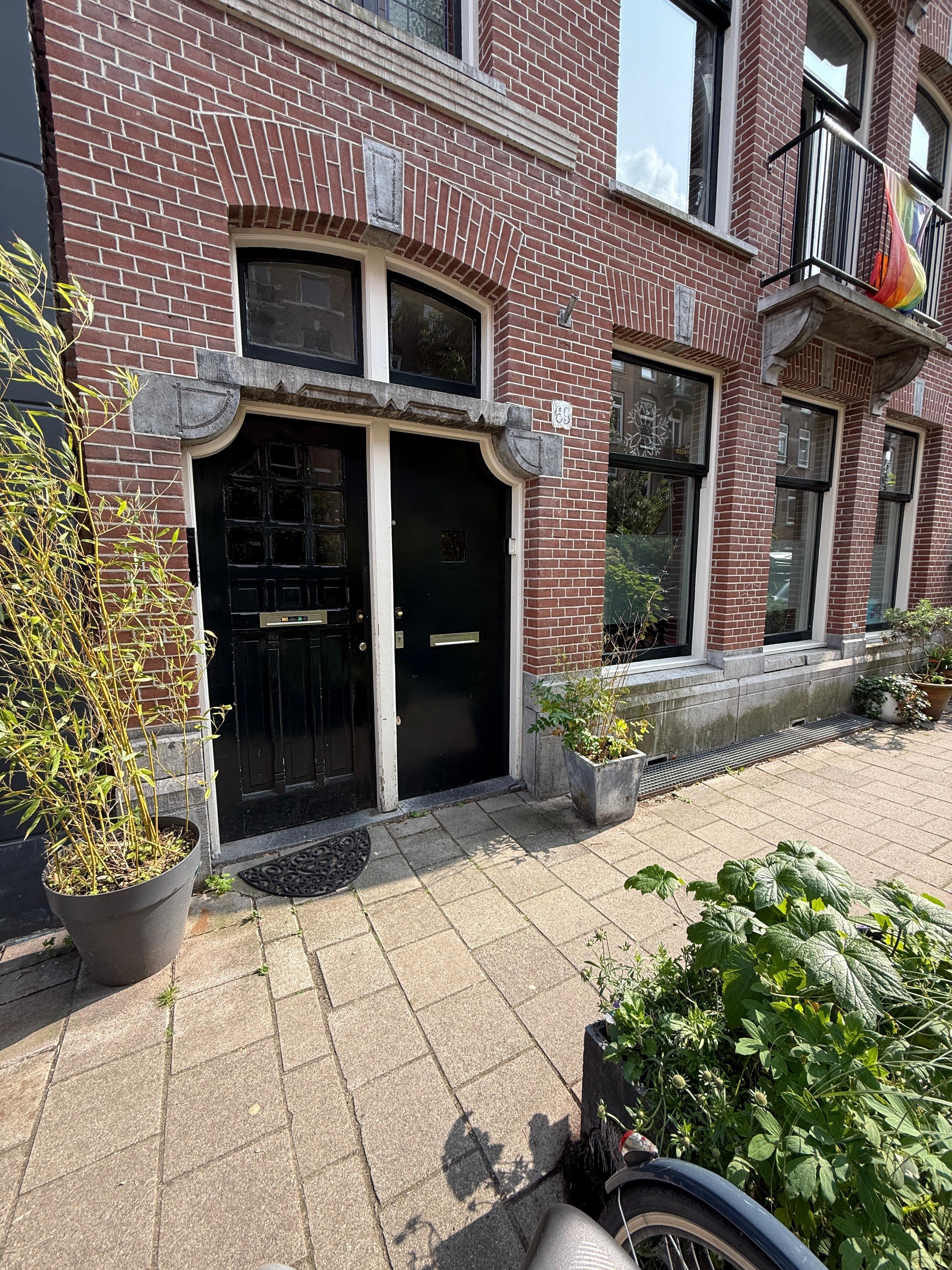 Lovely garden area and entrance 