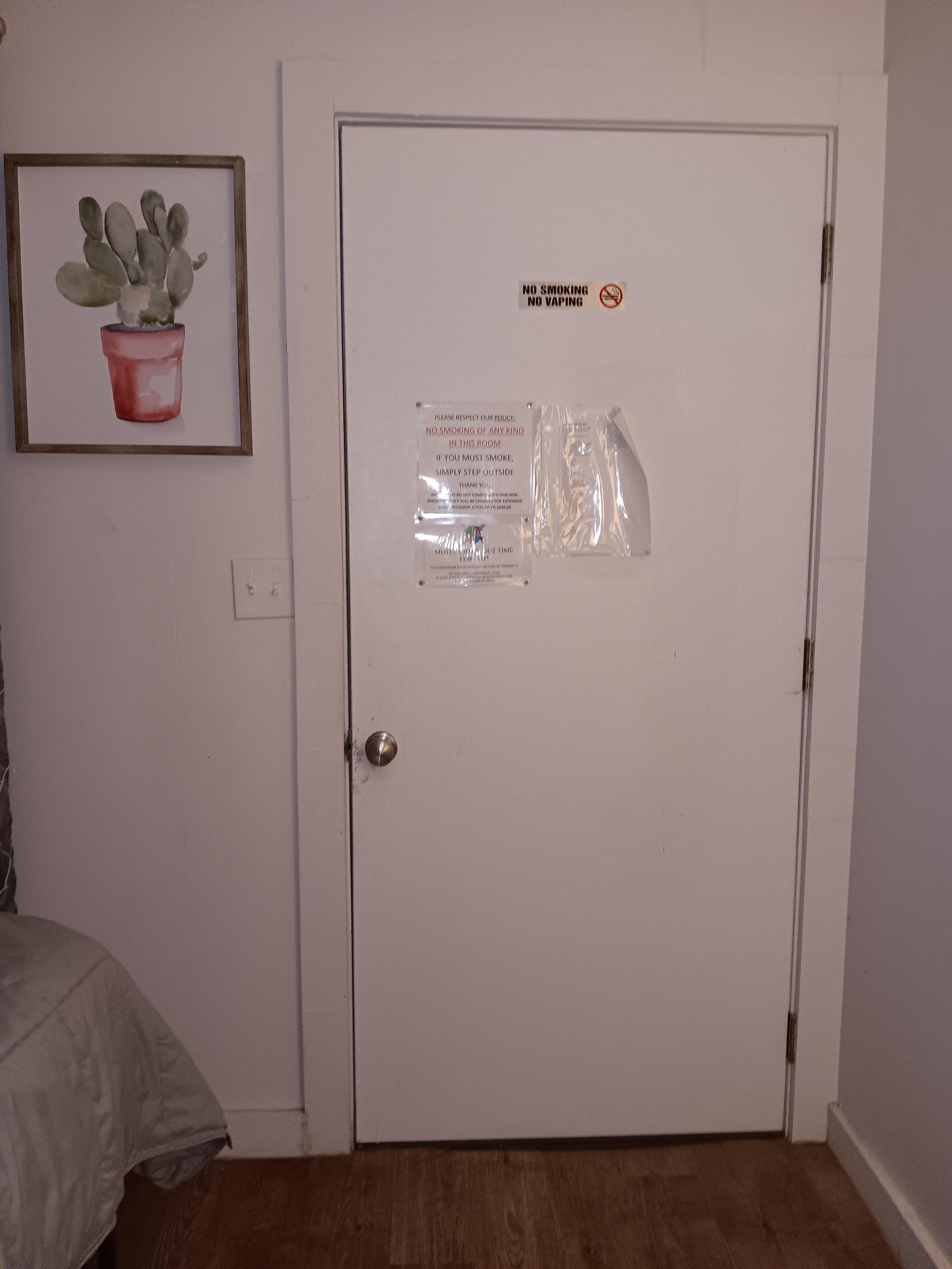 No inside lock for the door