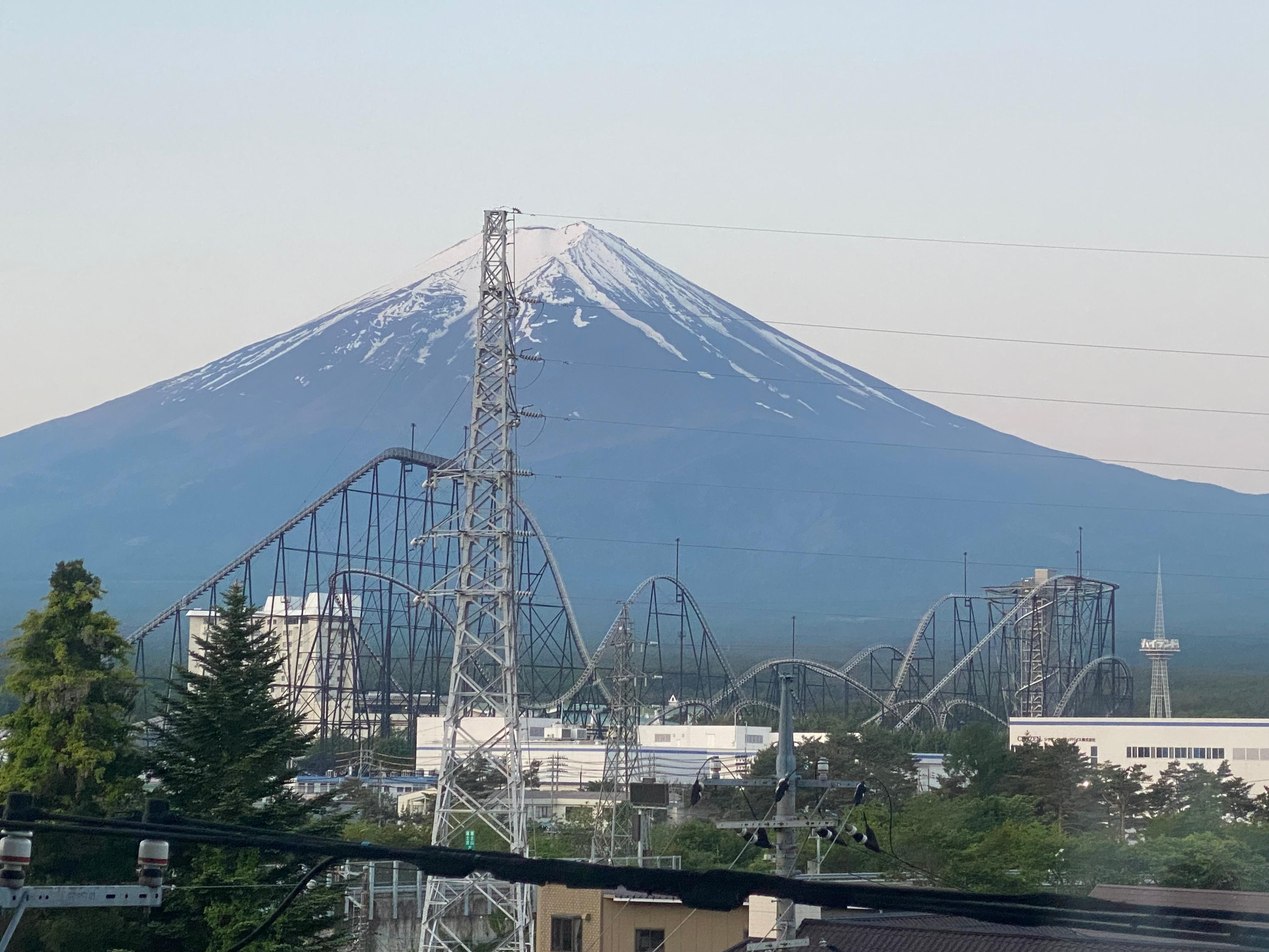 富士急ハイランドが目の前