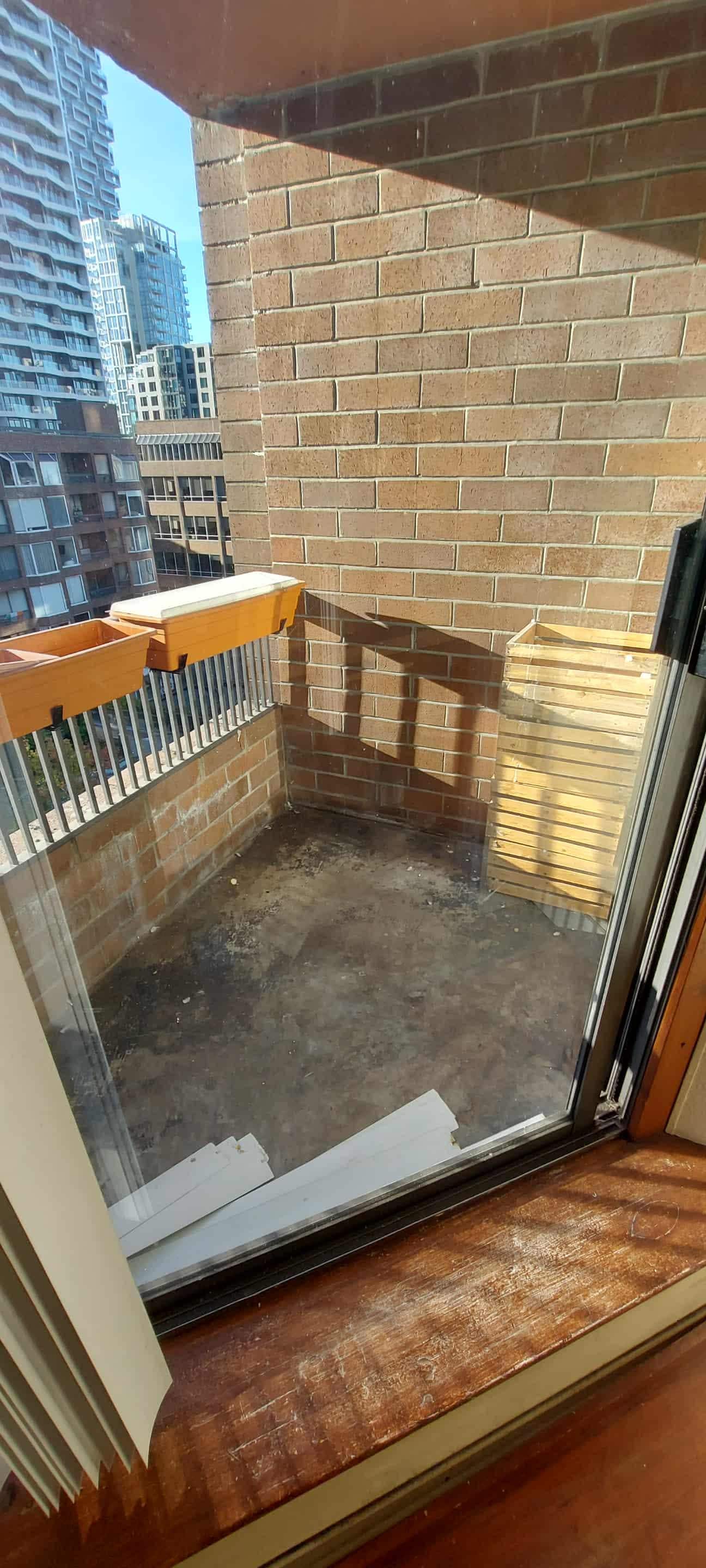 We liked the pigeon on the balcony, but the balcony is pretty crusty.