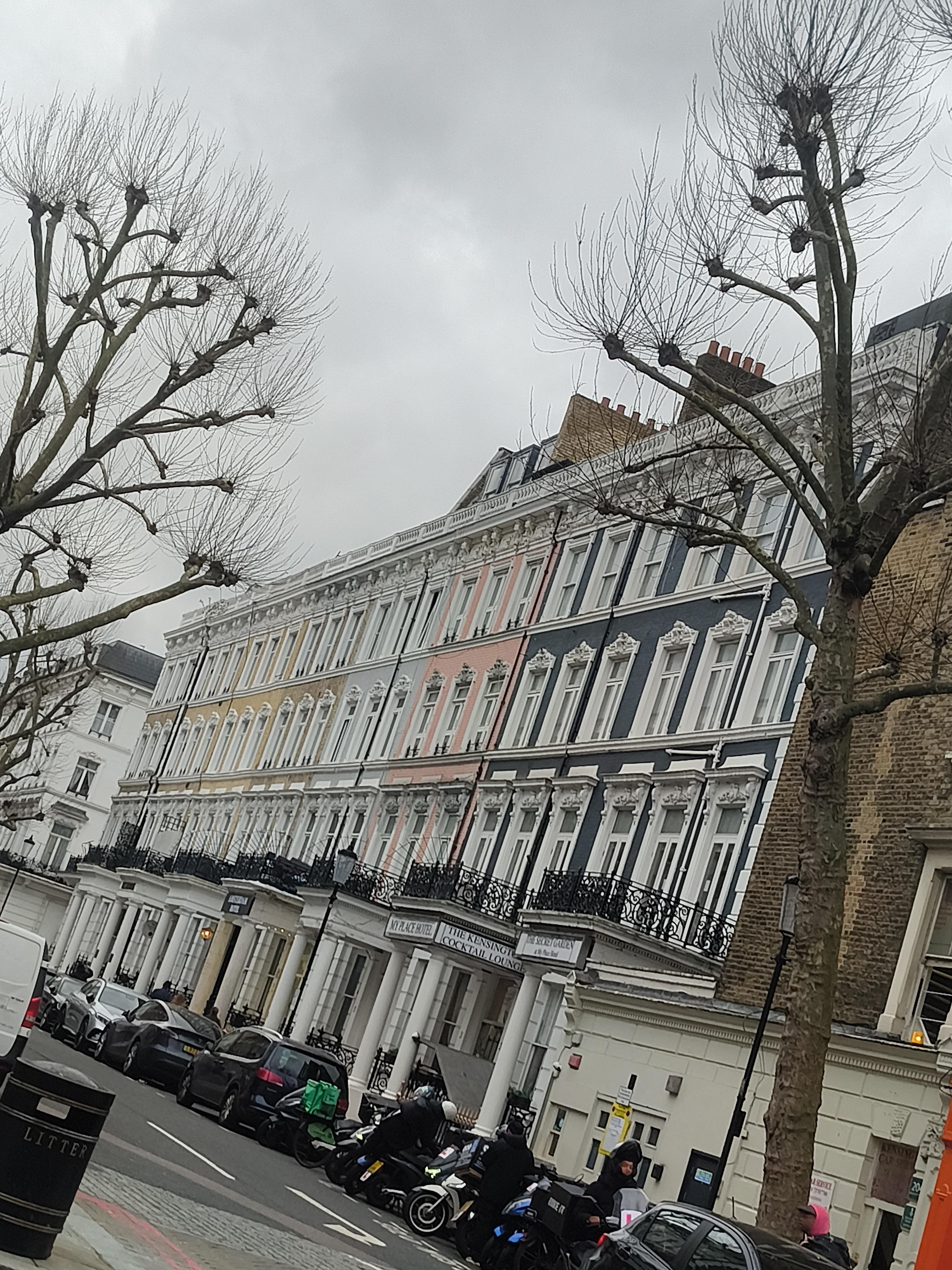 Quartiere tranquillissimo, 100 mt da metro, pub, negozi, tutto! 