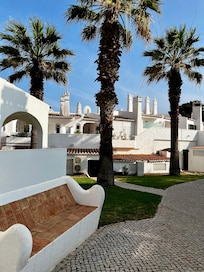 Path to pool
