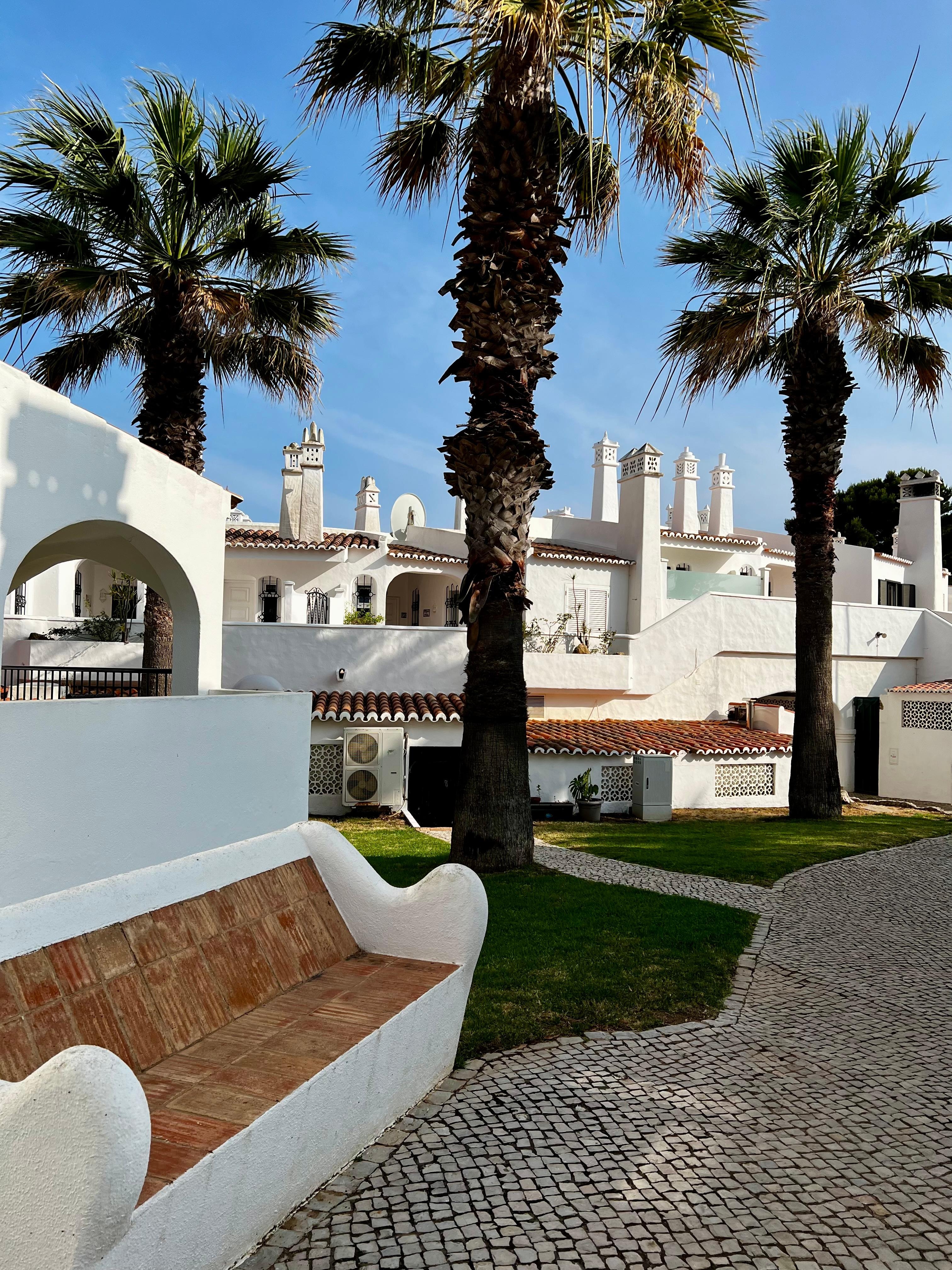 Path to pool