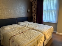 次の部屋があり20㎡位、ベランダ付き