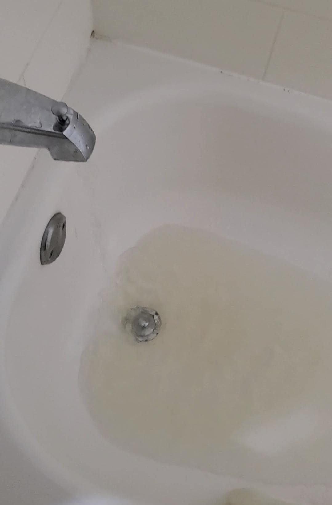 Bath tub Brown water