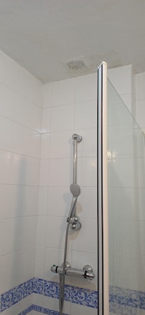 Manchas de humedad. Este grifo es el que no funcionaba