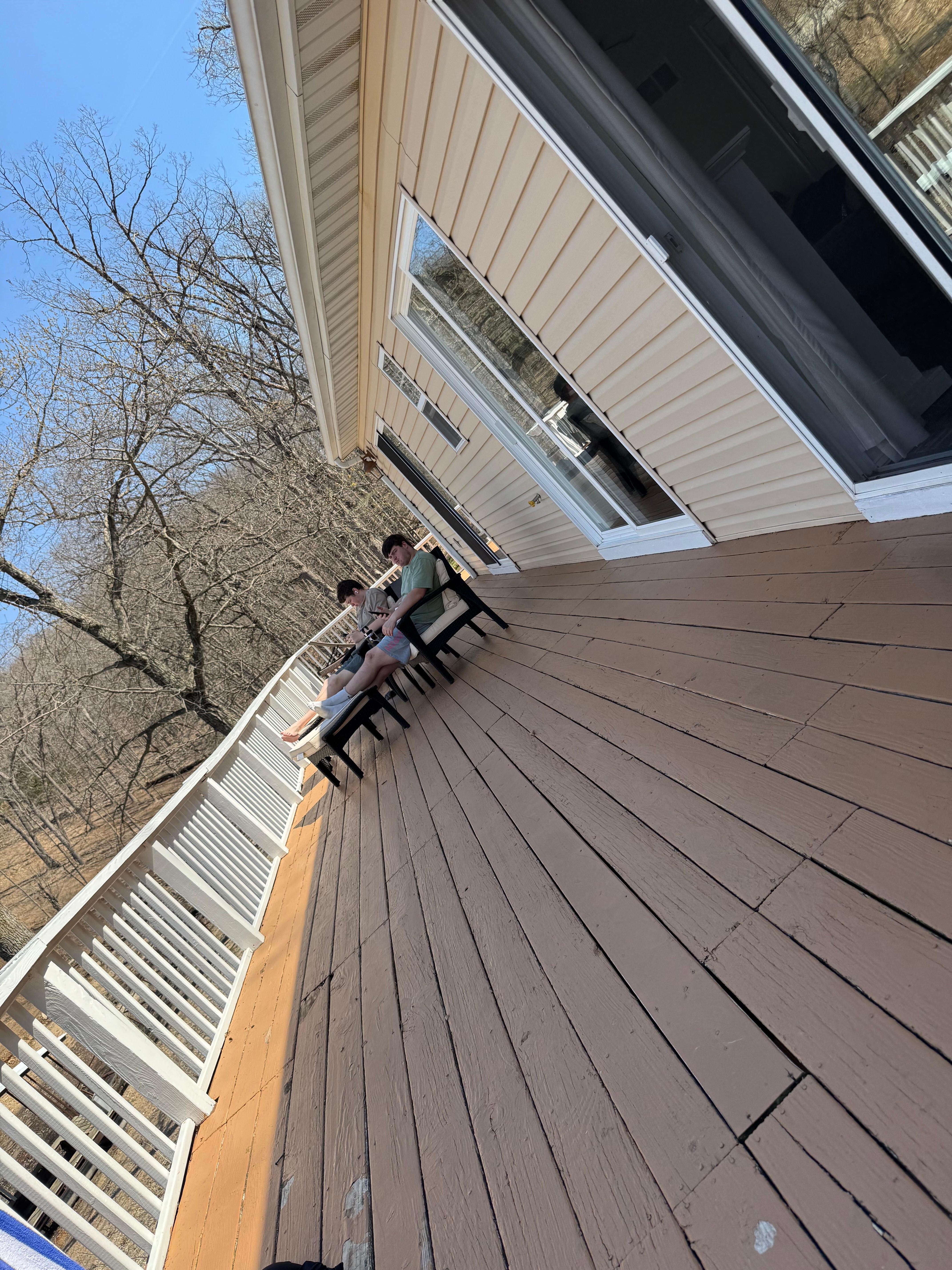 Back deck overlooking lake 
