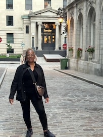 Posing outside the Sonder Apollon!