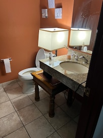 Lights in the bathroom don’t work. Lamp on an end table is how they (fix) the lighting! REALLY DANGEROUS!
