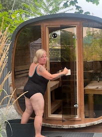 Sauna✔️
Firepit✔️
Cold plunge ✔️
