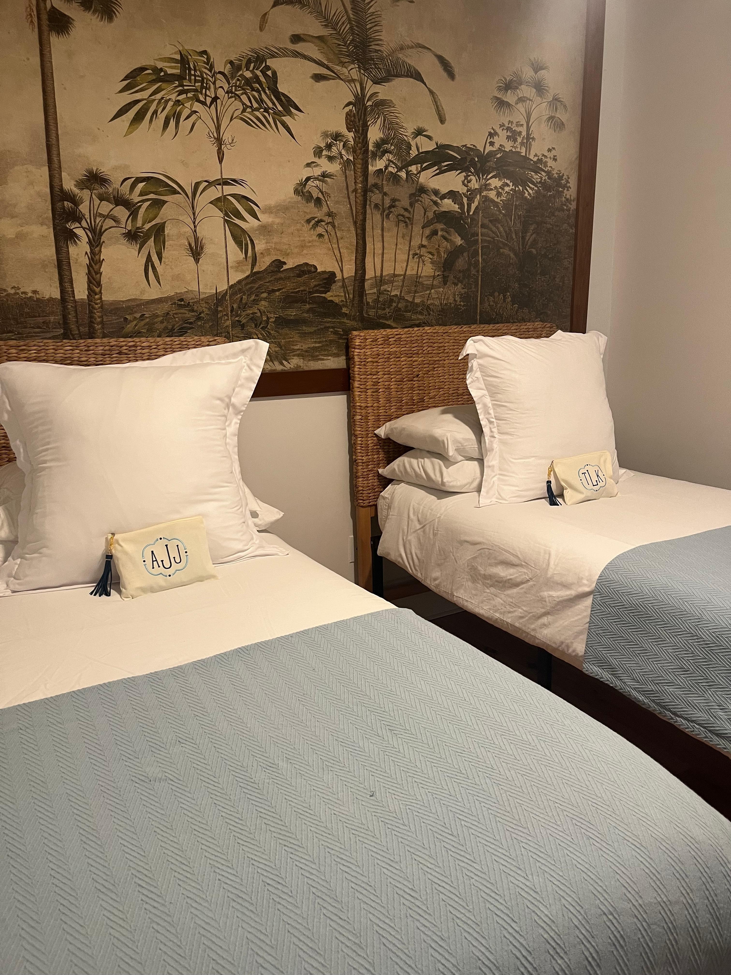 We were 6 girls traveling and needed the king bed converted to twin beds