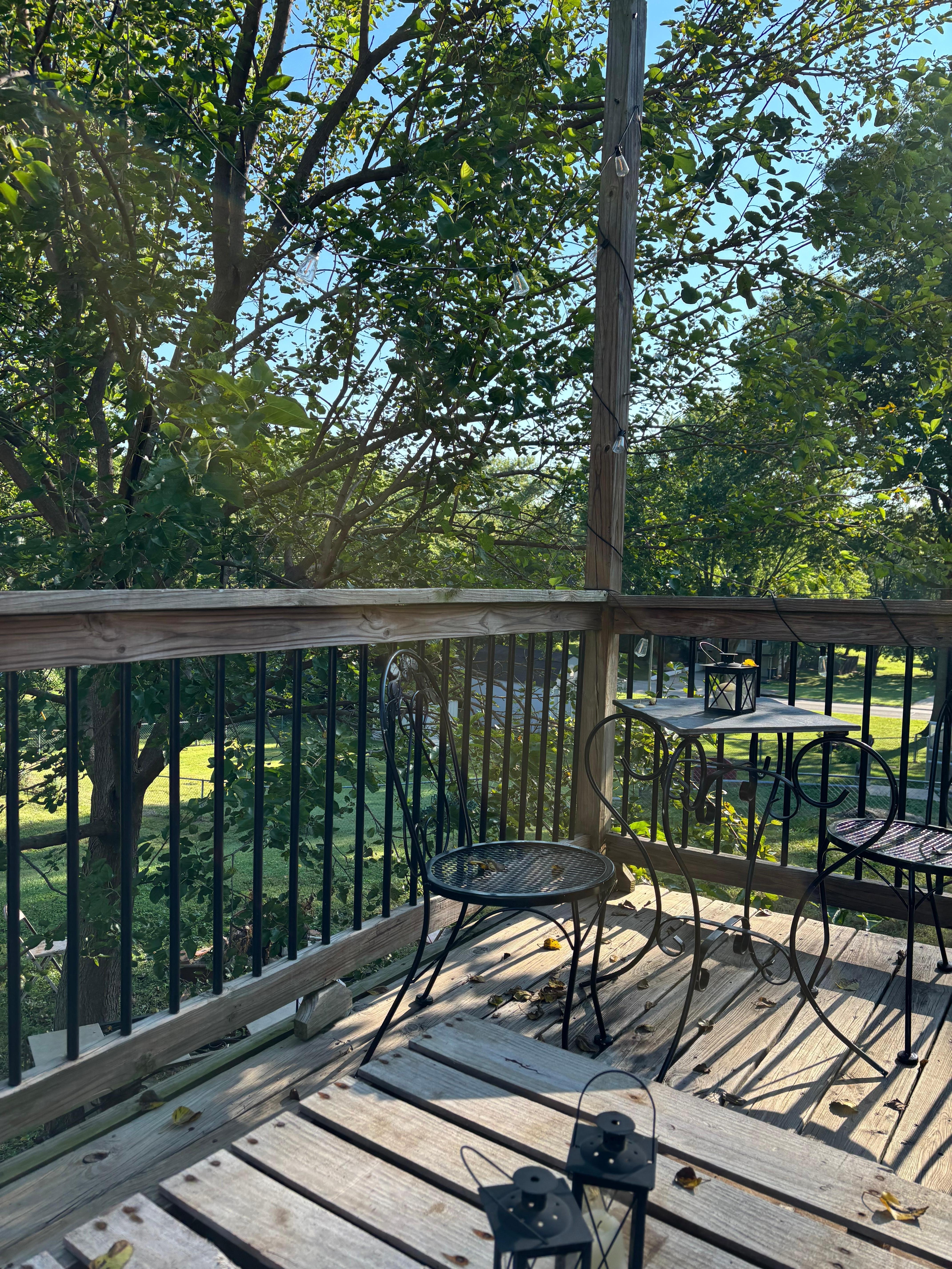The back deck was lovely in the morning! It felt very private even though there are homes all around. The backyards are long so you don’t feel crowded in. 