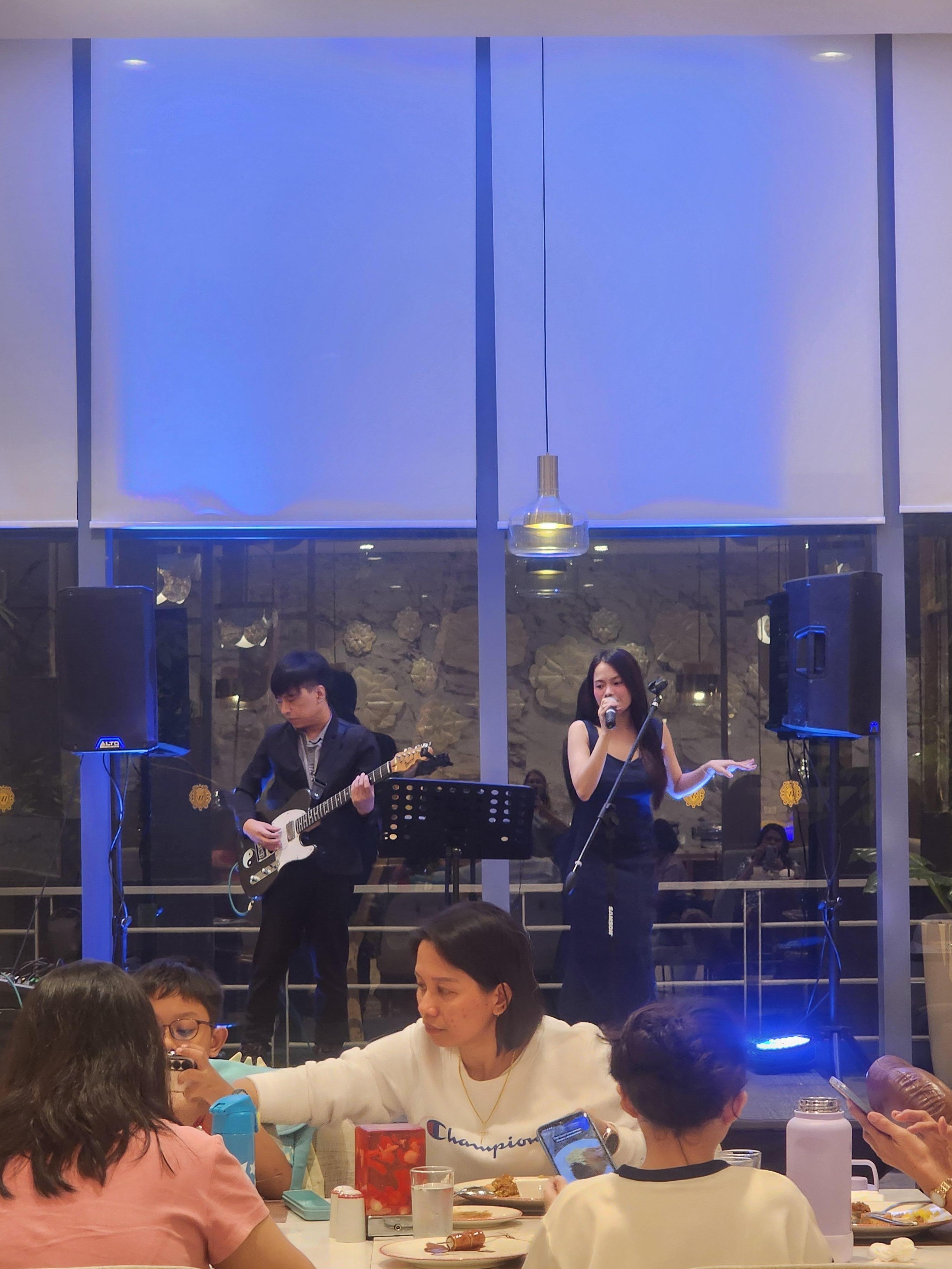 A band playing on saturday dinner buffets
