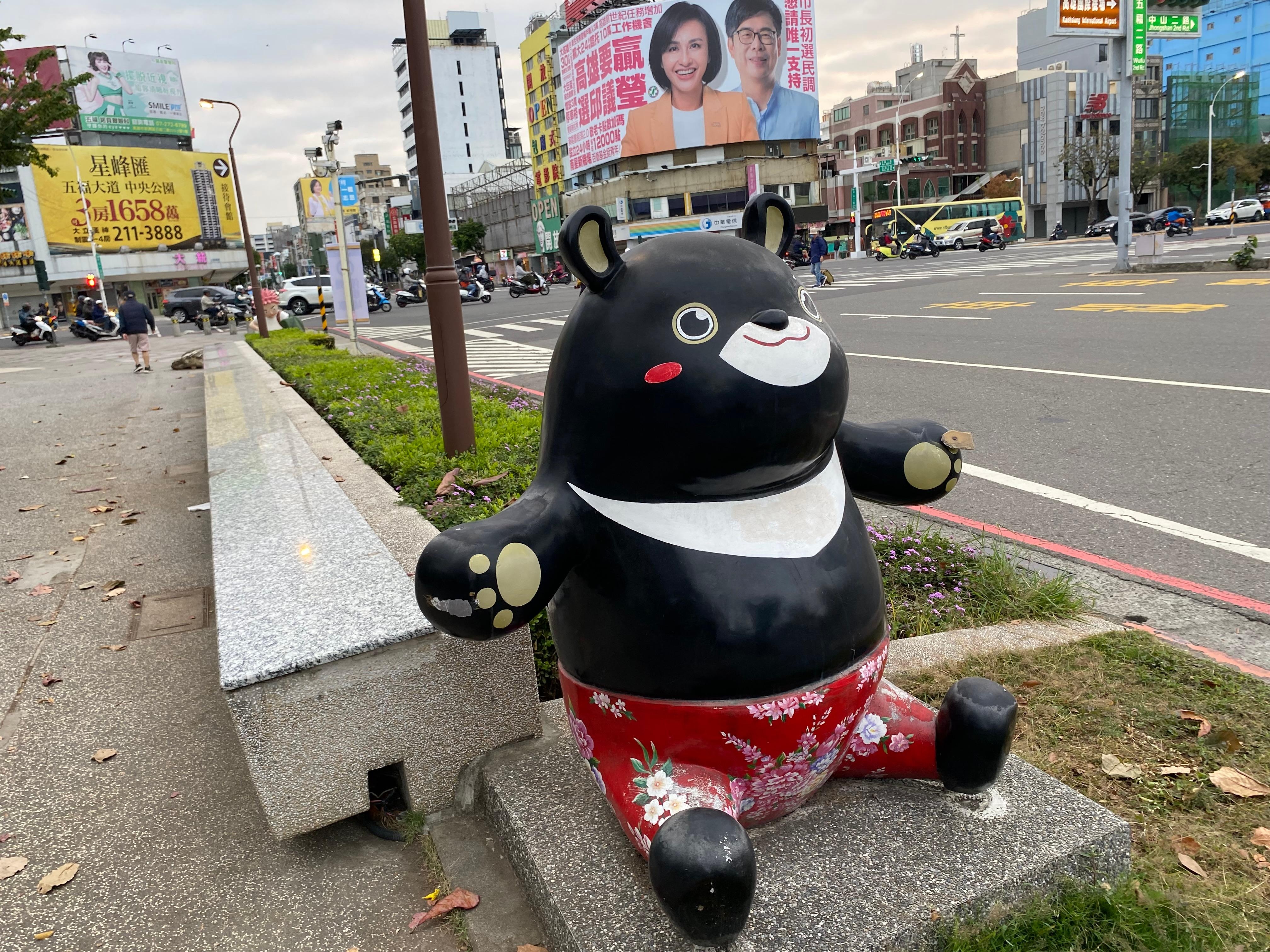 近くの公園はアーティストの活躍が見れるよー