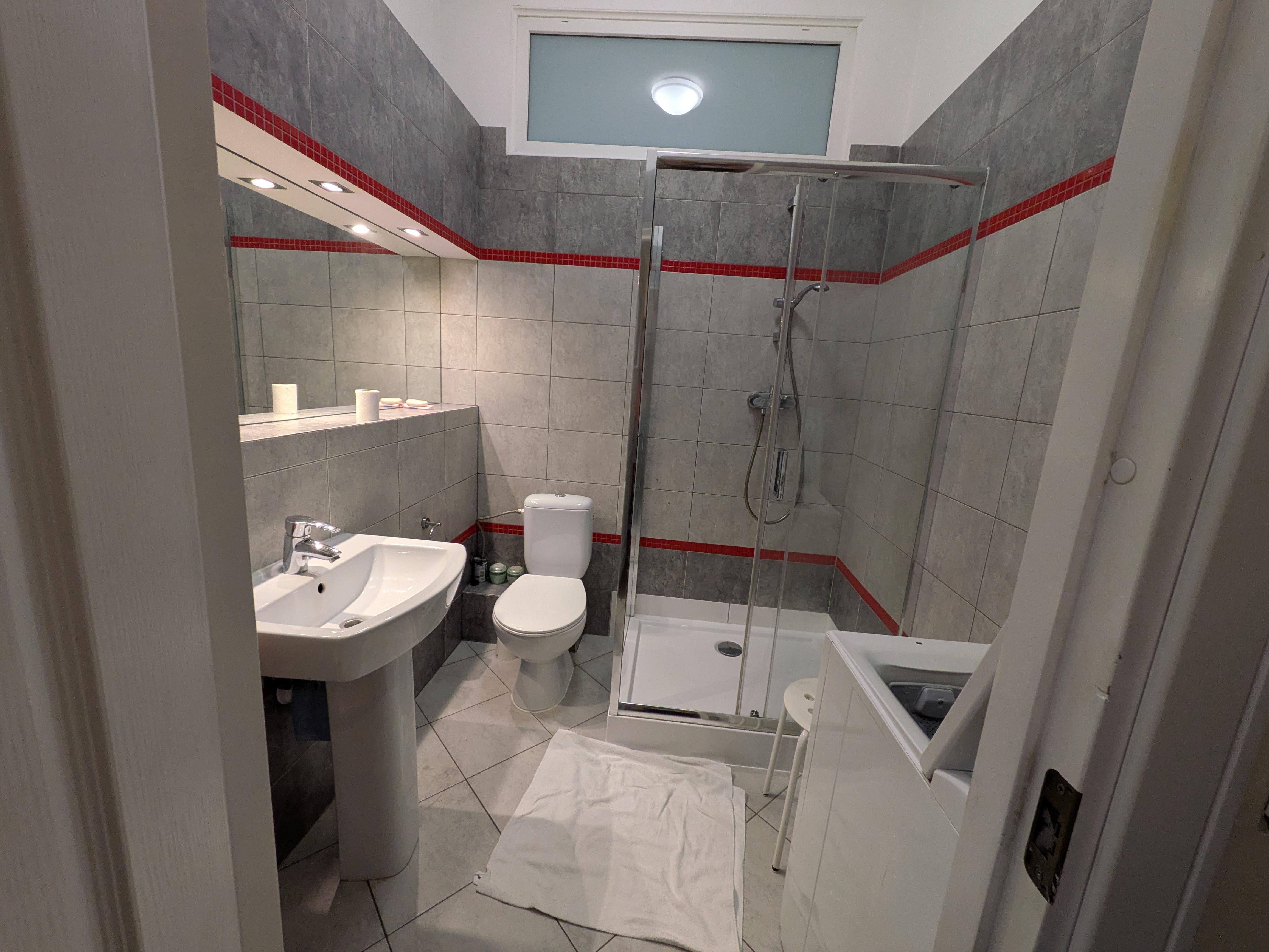 共用のバス・トイレ、トイレはもう1か所ありました