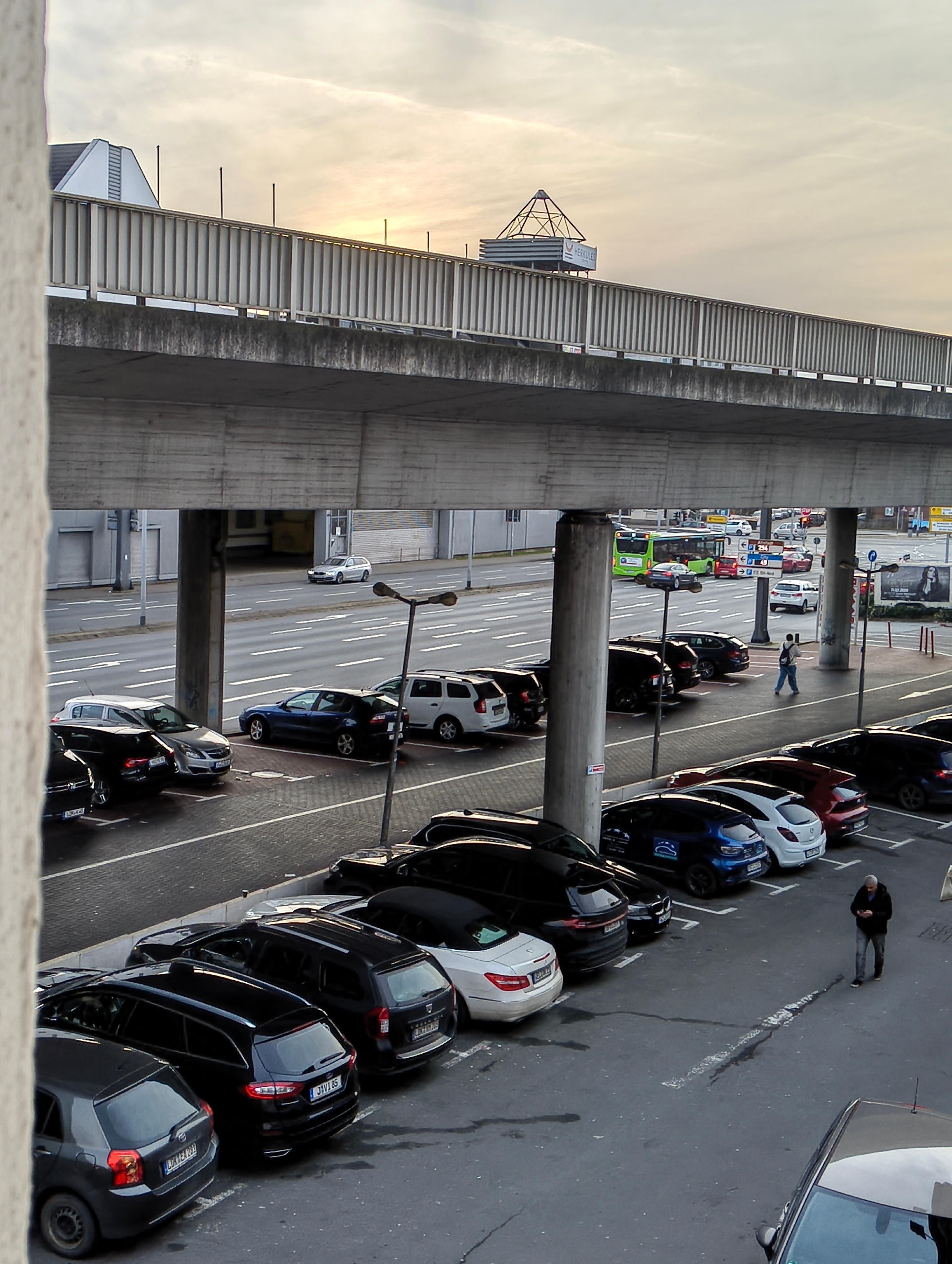 Parken, Hochstraße etwas laut 