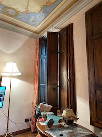 The room - classy and artistically decorated