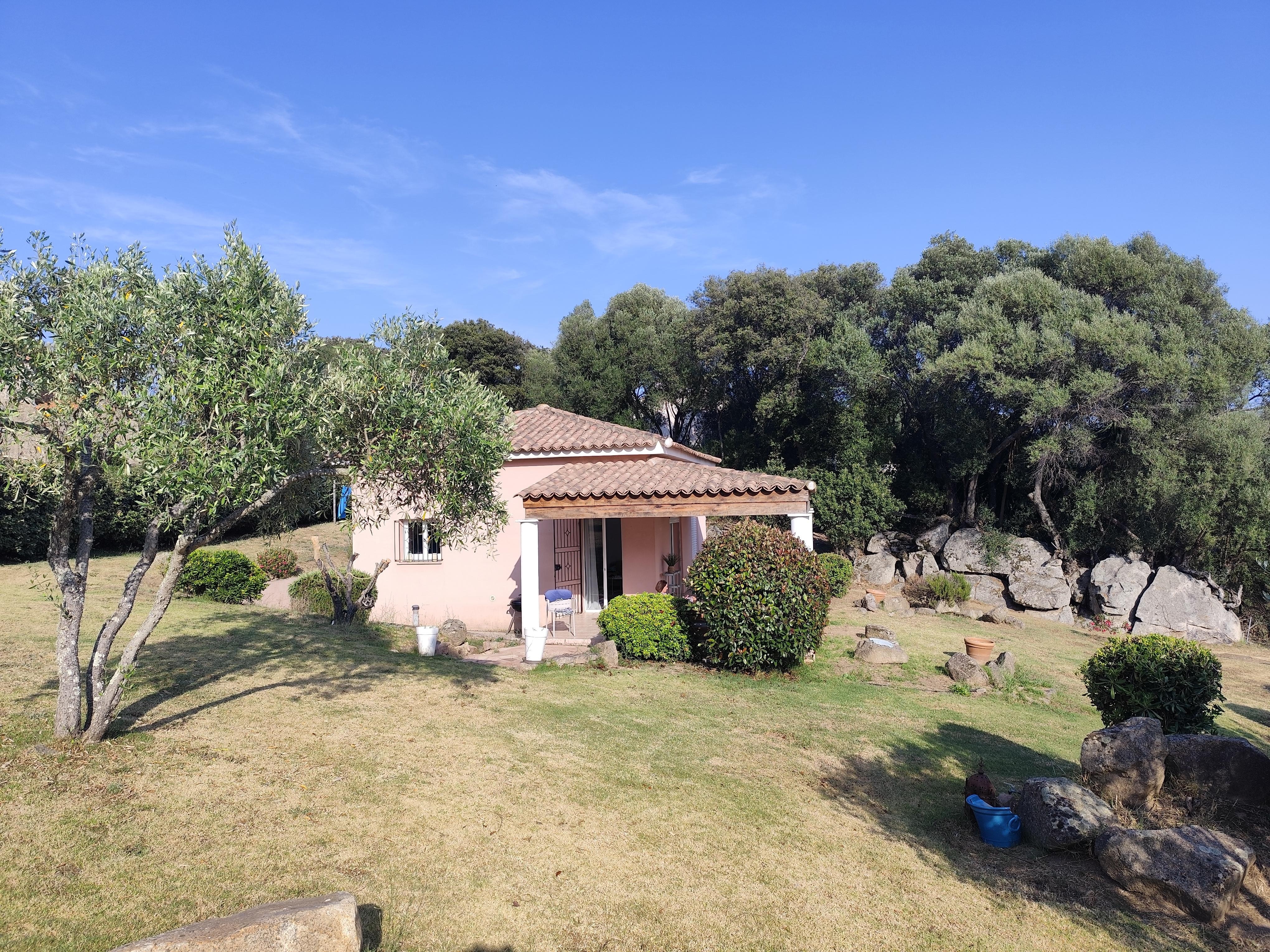 Es geht immer ein Wind und die Überdachung bietet herrlichen Schatten