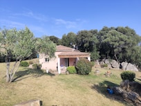 Es geht immer ein Wind und die Überdachung bietet herrlichen Schatten