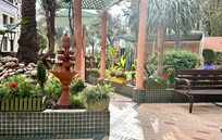 Nicely kept Entrance